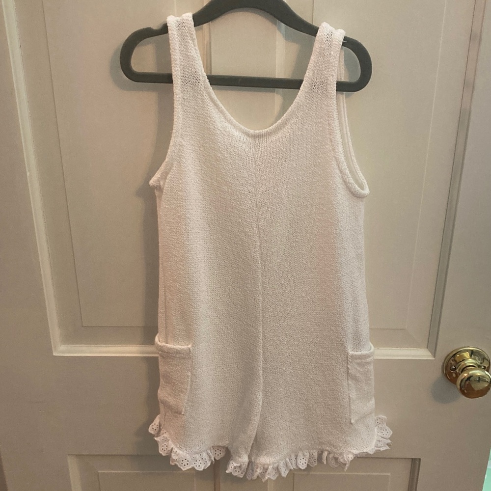 Zara 5-6 white Textured romper with lace trim bottom around the shorts. NWOT